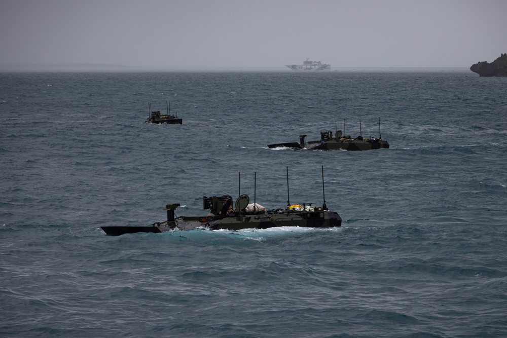 31st MEU | ACVs onload onto USS Rushmore