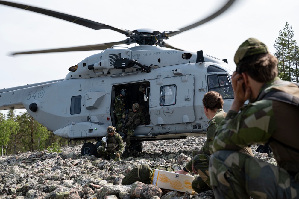 U.S. and Sweden continue land navigation training