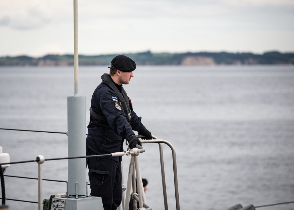 Estonian minehunter Sakala receives a refueling at sea during BALTOPS 25