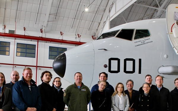 Canadian Delegation visits U.S. VP Squadrons