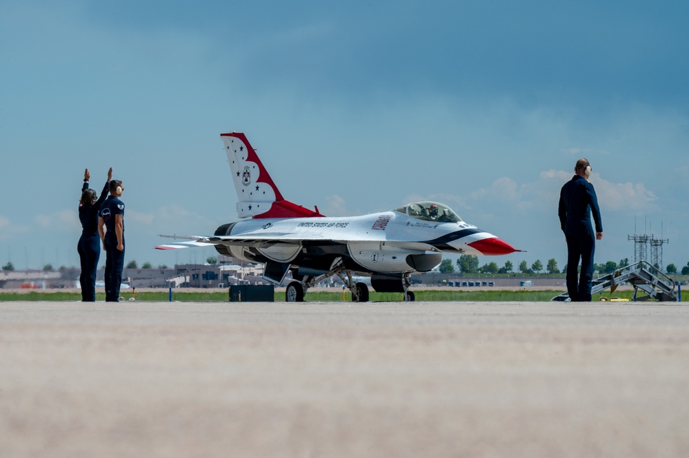 Thunderbirds Arrive at Peterson SFB