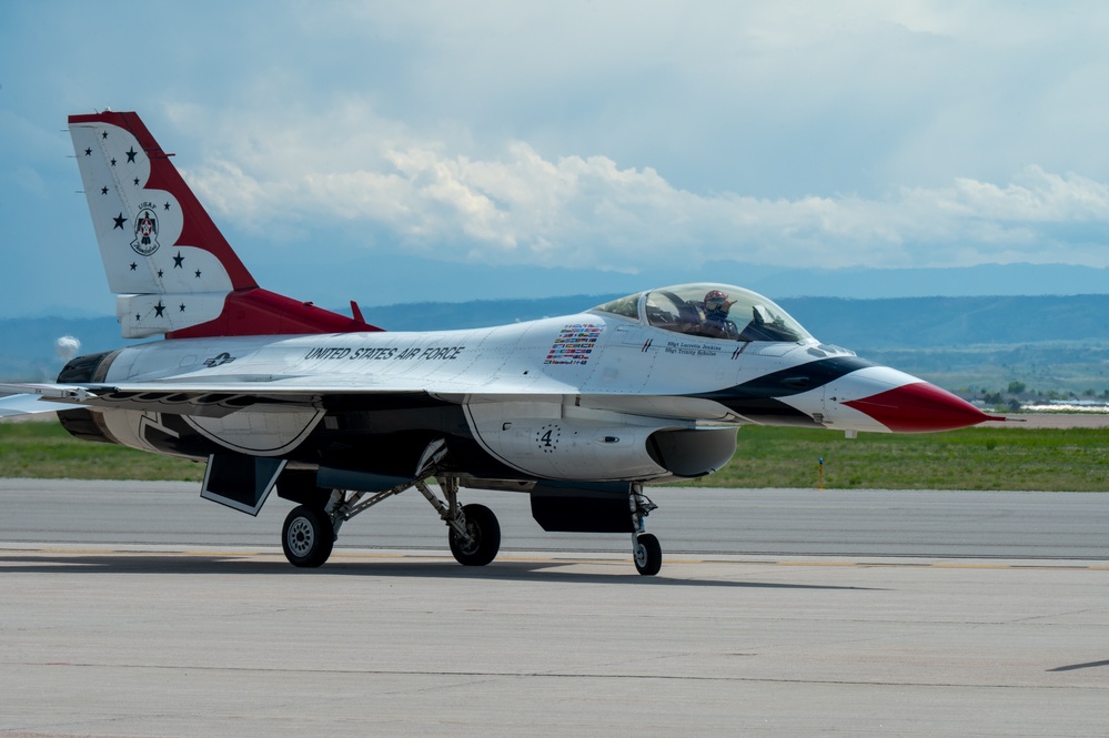 Thunderbirds Arrive at Peterson SFB