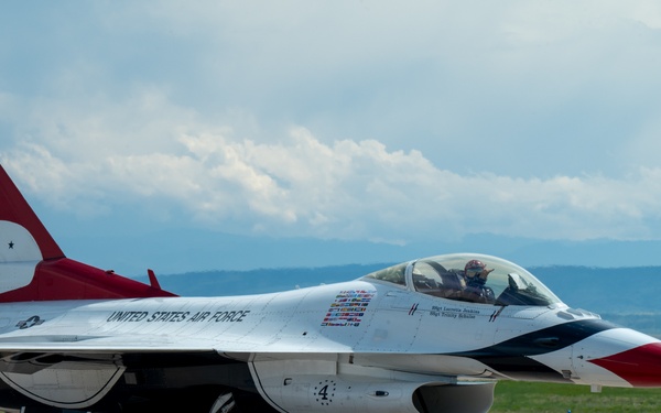 Thunderbirds Arrive at Peterson SFB