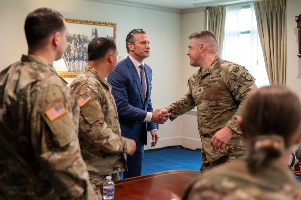 SD Hosts Army Social Media Influencers at the Pentagon