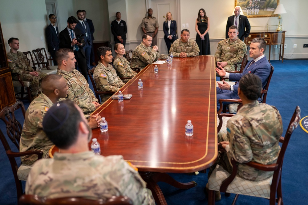 SD Hosts Army Social Media Influencers at the Pentagon