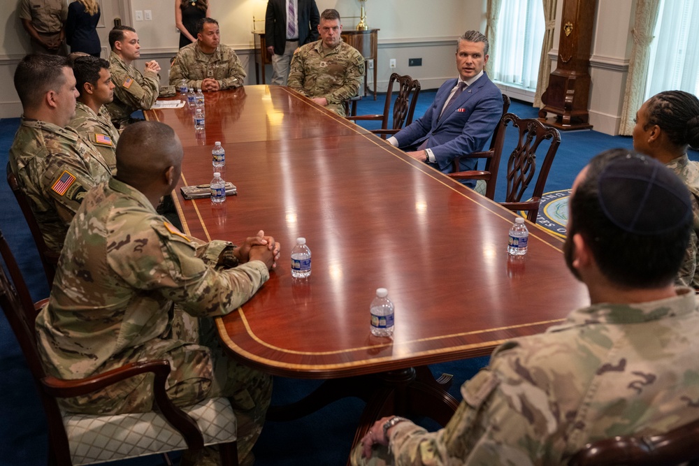 SD Hosts Army Social Media Influencers at the Pentagon