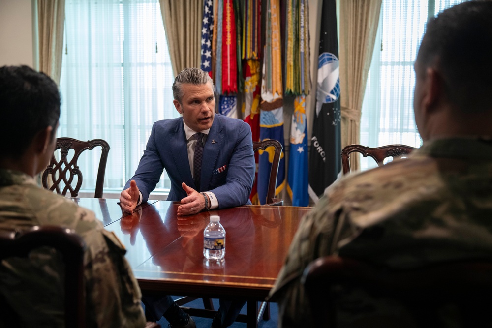 SD Hosts Army Social Media Influencers at the Pentagon
