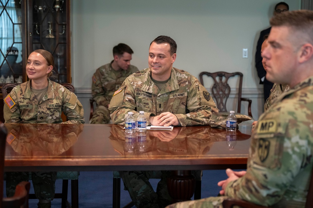 SD Hosts Army Social Media Influencers at the Pentagon