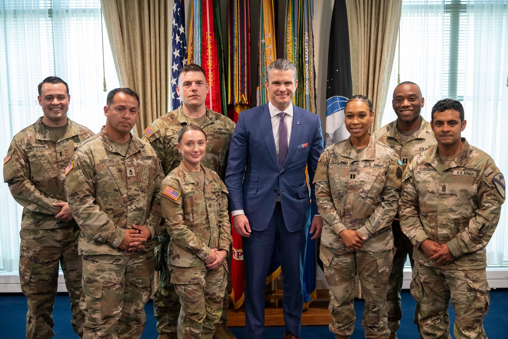 SD Hosts Army Social Media Influencers at the Pentagon