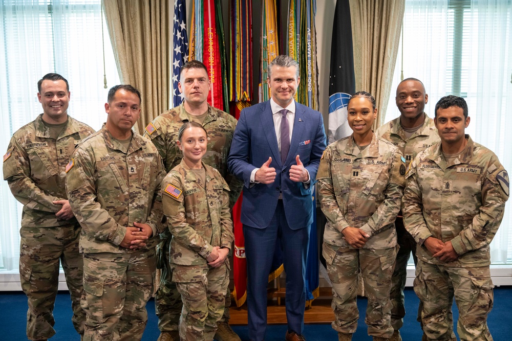 SD Hosts Army Social Media Influencers at the Pentagon