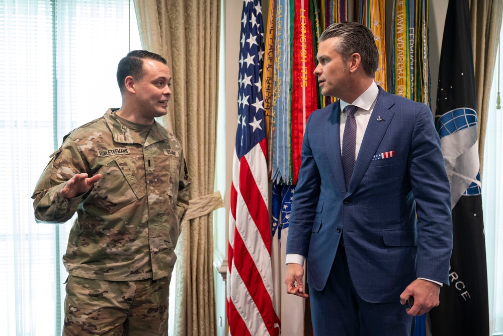 SD Hosts Army Social Media Influencers at the Pentagon