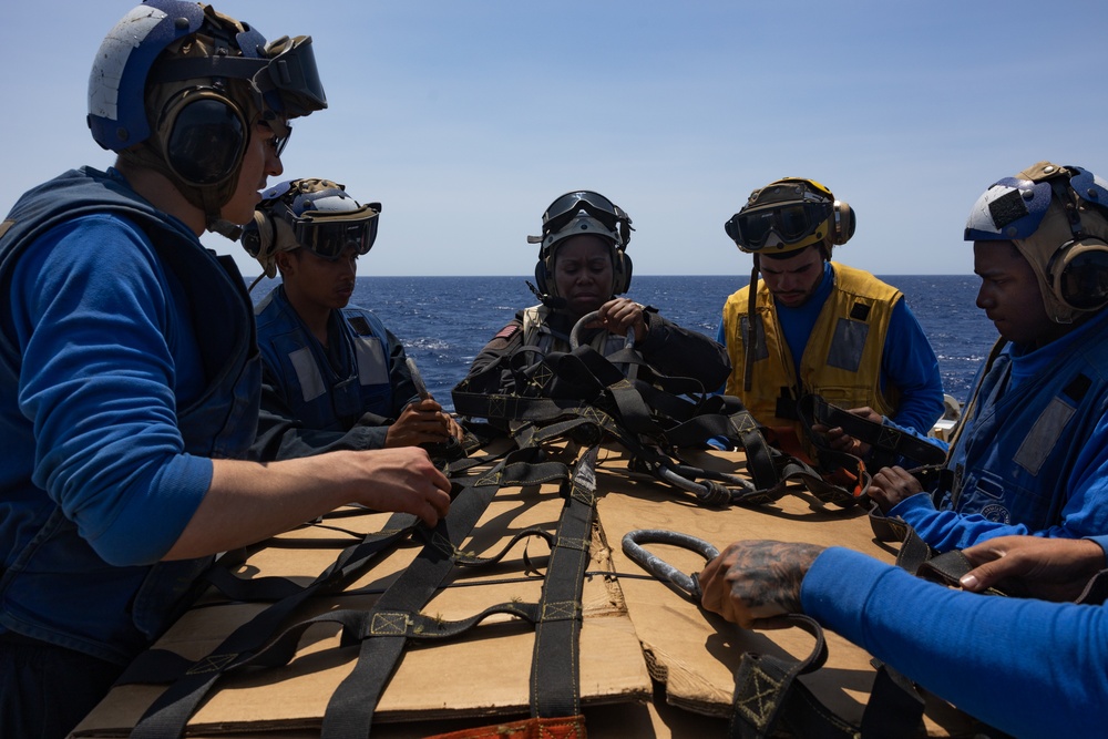 USS Oscar Austin (DDG 79) Conducts a Replenishment-At-Sea (RAS) and Vertical Replenishment with USNS Laramie (T-AO 203)