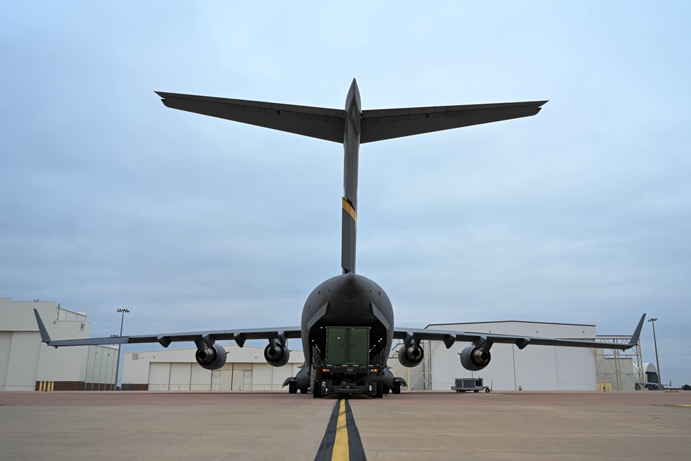 C-17 cargo loading