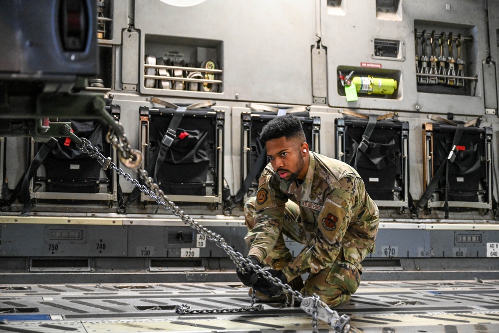 C-17 cargo loading