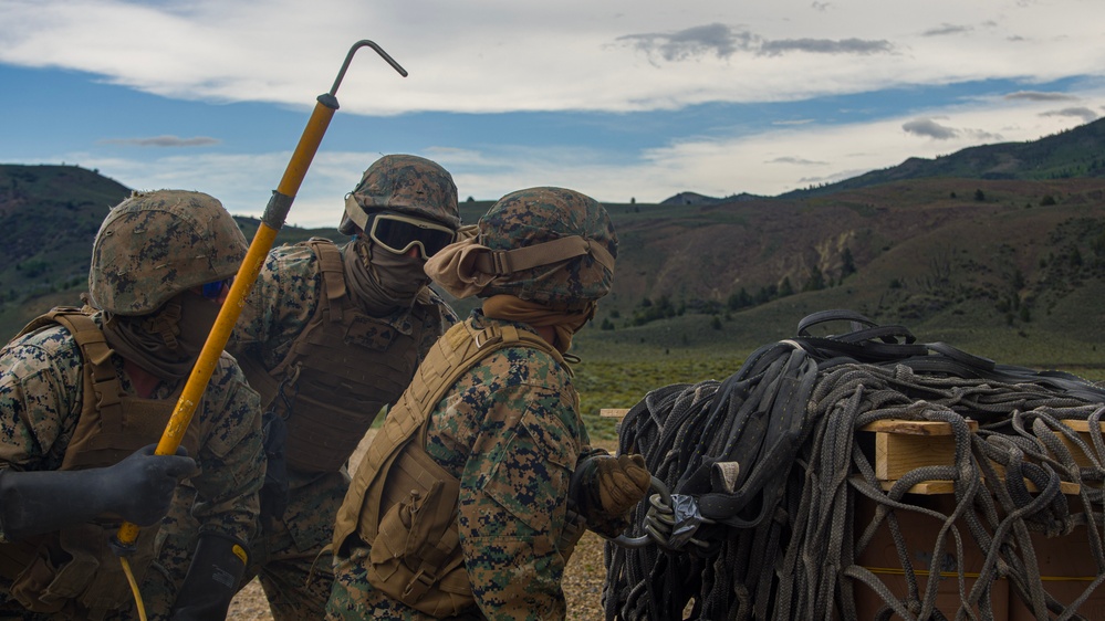 Marines with CLB-23 Conduct a Class on Black Hawk Procedures and Perform Helicopter Support Team Operations with the U.S. National Guard