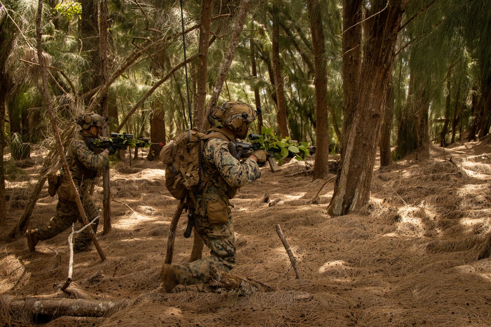 On the Offensive: SOI-W Detachment Hawaii AIMC class 3-25 conducts offensive maneuvers at KTA