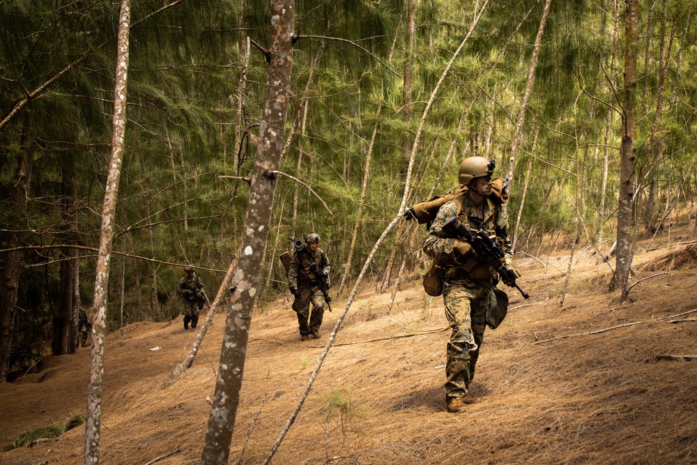 On the Offensive: SOI-W Detachment Hawaii AIMC class 3-25 conducts offensive maneuvers at KTA