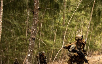On the Offensive: SOI-W Detachment Hawaii AIMC class 3-25 conducts offensive maneuvers at KTA