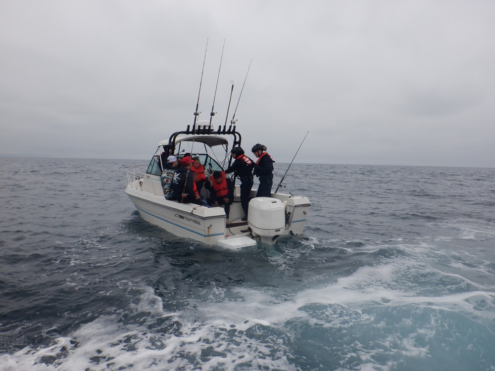 Coast Guard interdicts 7 aliens off the coast of Point Loma, Calif.