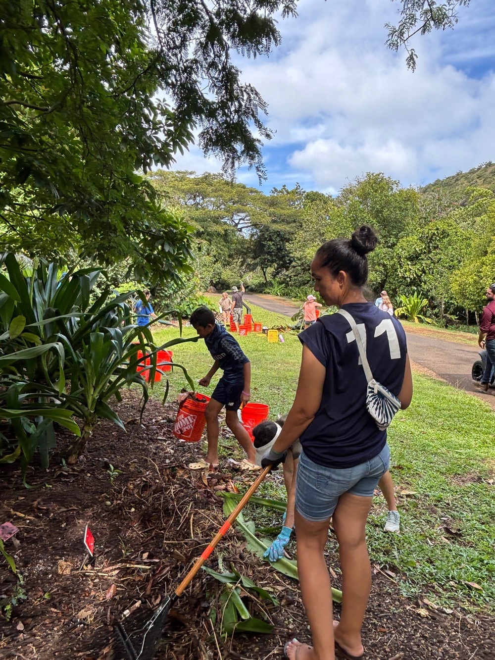 Laulima Navy Spotlight: For NAVFAC XO, Volunteering with Navy Sailors and Church Members Builds Connection