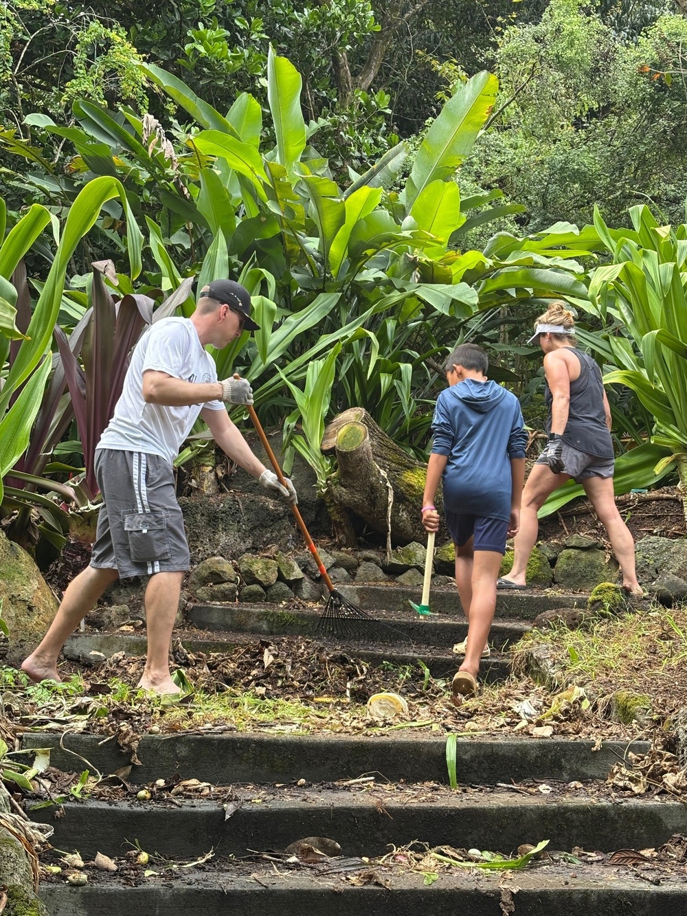 Laulima Navy Spotlight: For NAVFAC XO, Volunteering with Navy Sailors and Church Members Builds Connection