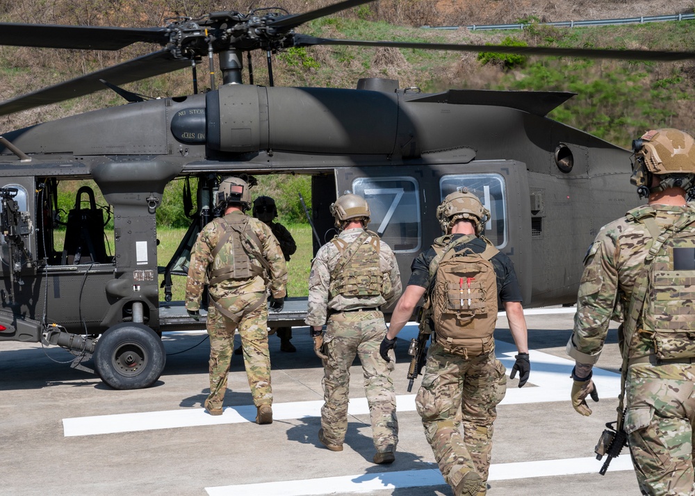 U.S, South Korean Special Forces operators conduct combined training