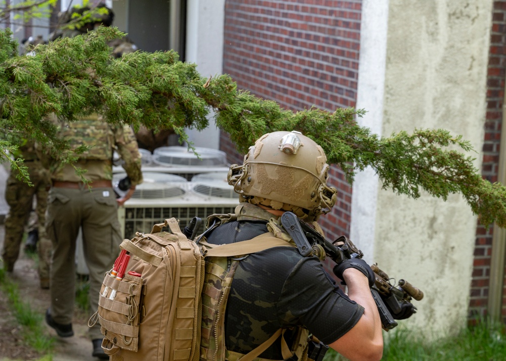 U.S, South Korean Special Forces operators conduct combined training