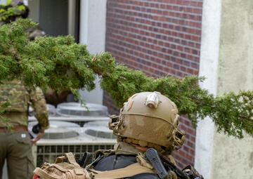 U.S, South Korean Special Forces operators conduct combined training