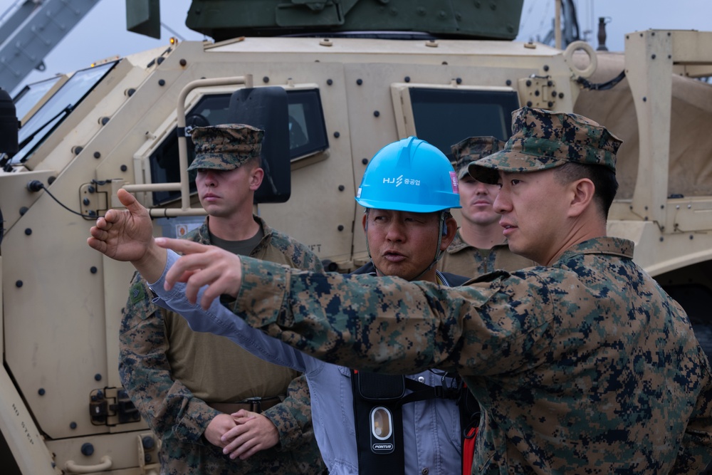 Activated Reserve Marines Conduct JLOTS training during Korea Viper 25.4