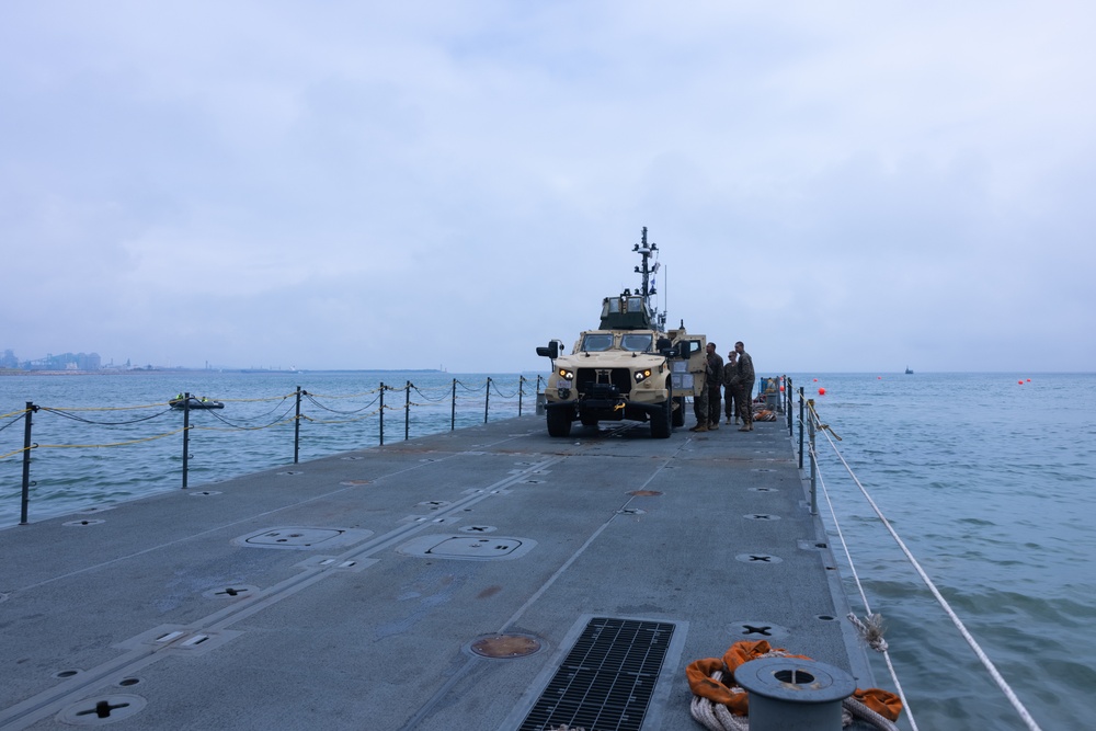 Activated Reserve Marines Conduct JLOTS training during Korea Viper 25.4