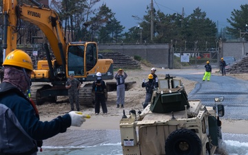 Activated Reserve Marines Conduct JLOTS training during Korea Viper 25.4