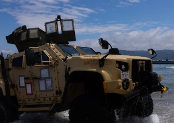 Activated Reserve Marines Conduct JLOTS training during Korea Viper 25.4