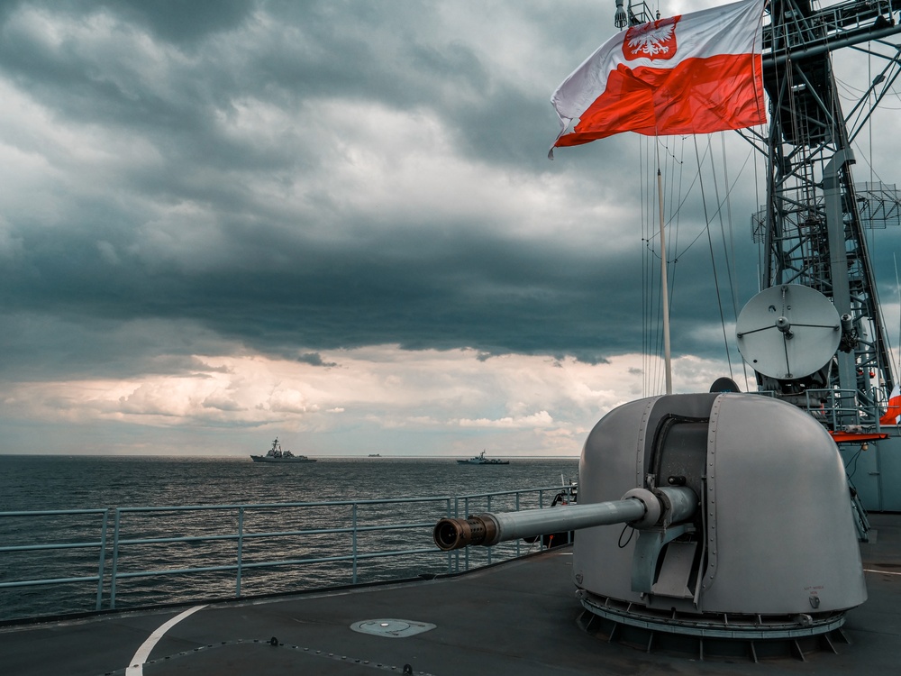 Ships sail in formation during BALTOPS 25