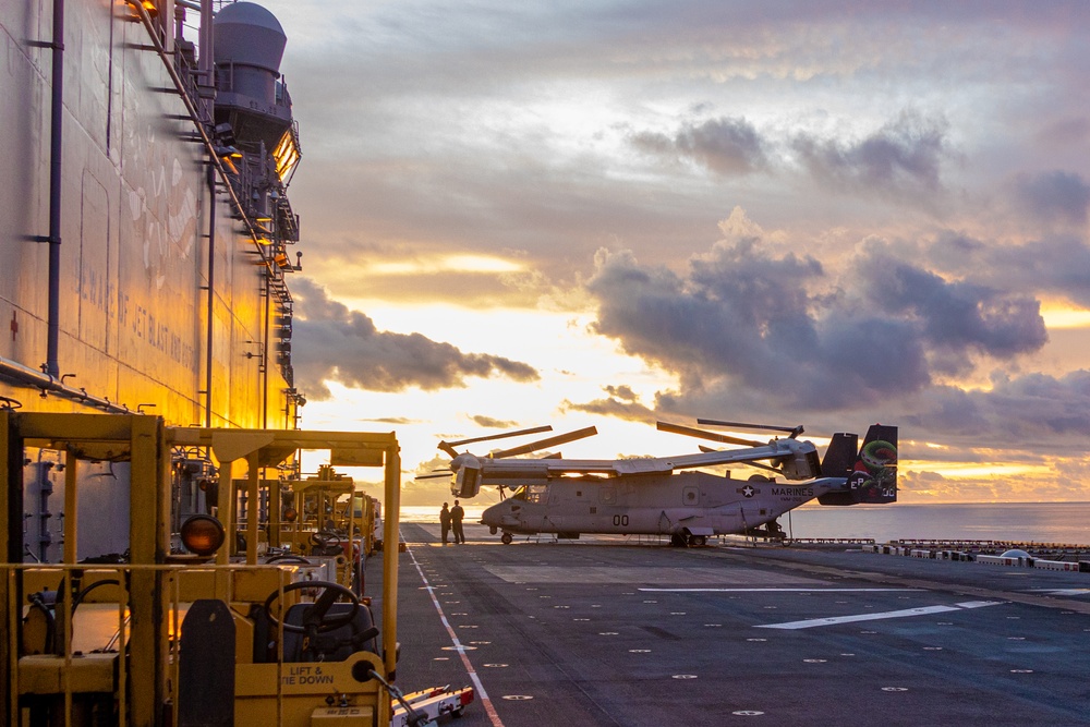31st MEU | BLT 1/7 night fast-rope training