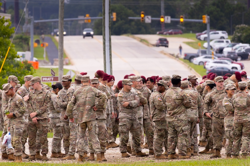 Soldiers line up to see President Donald J. Trump