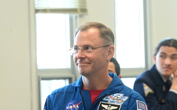 Col Hague Talks with Cadets
