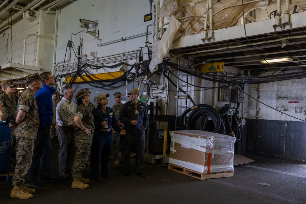 MARFORCOM Commander Visits USS Kearsarge
