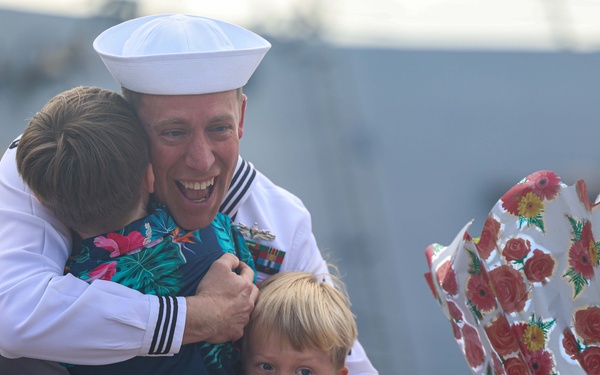 Oscar Austin Return to port