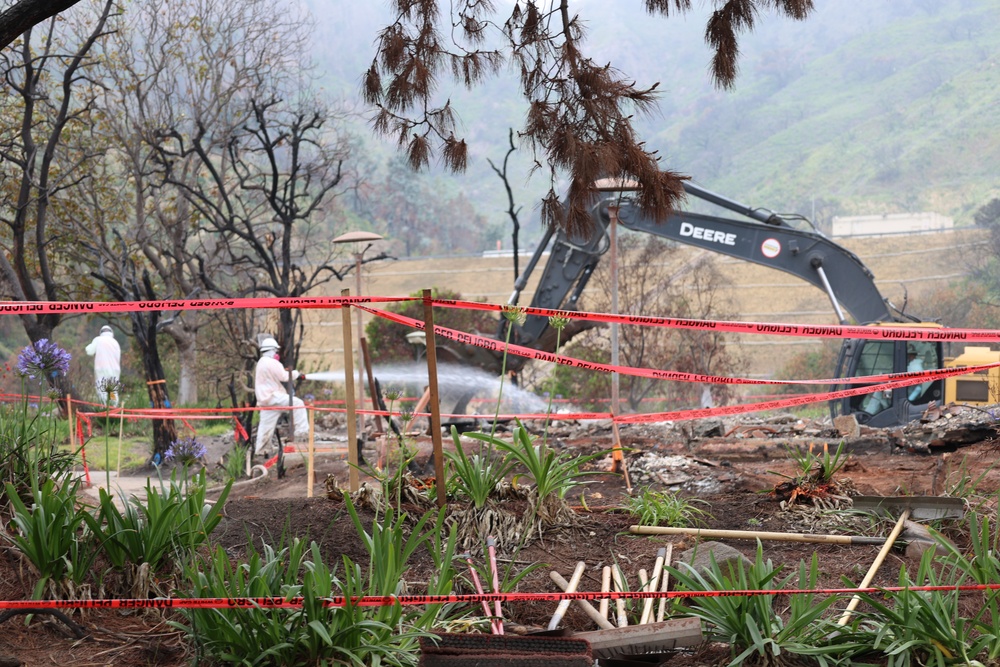 Debris removal in the Pacific Palisades