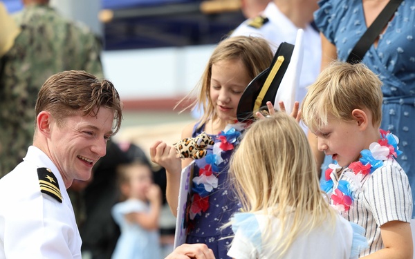 Oscar Austin Return to port