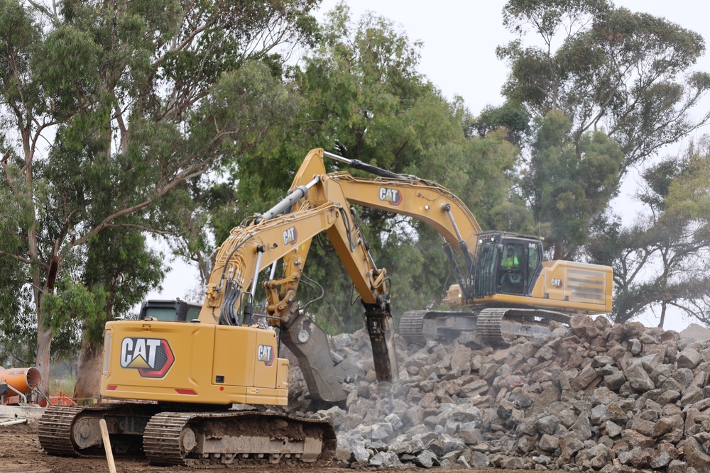 Debris removal in the Pacific Palisades