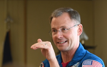 Col Hague Talks with Cadets