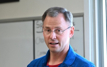 Col Hague Talks with Cadets