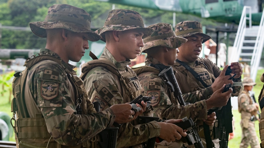 2d Marine Regiment Marines train with Panamá’s Servicio Nacional Aeronaval