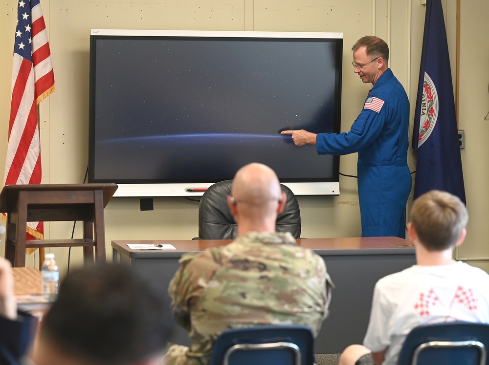 Col Hague Talks with Cadets
