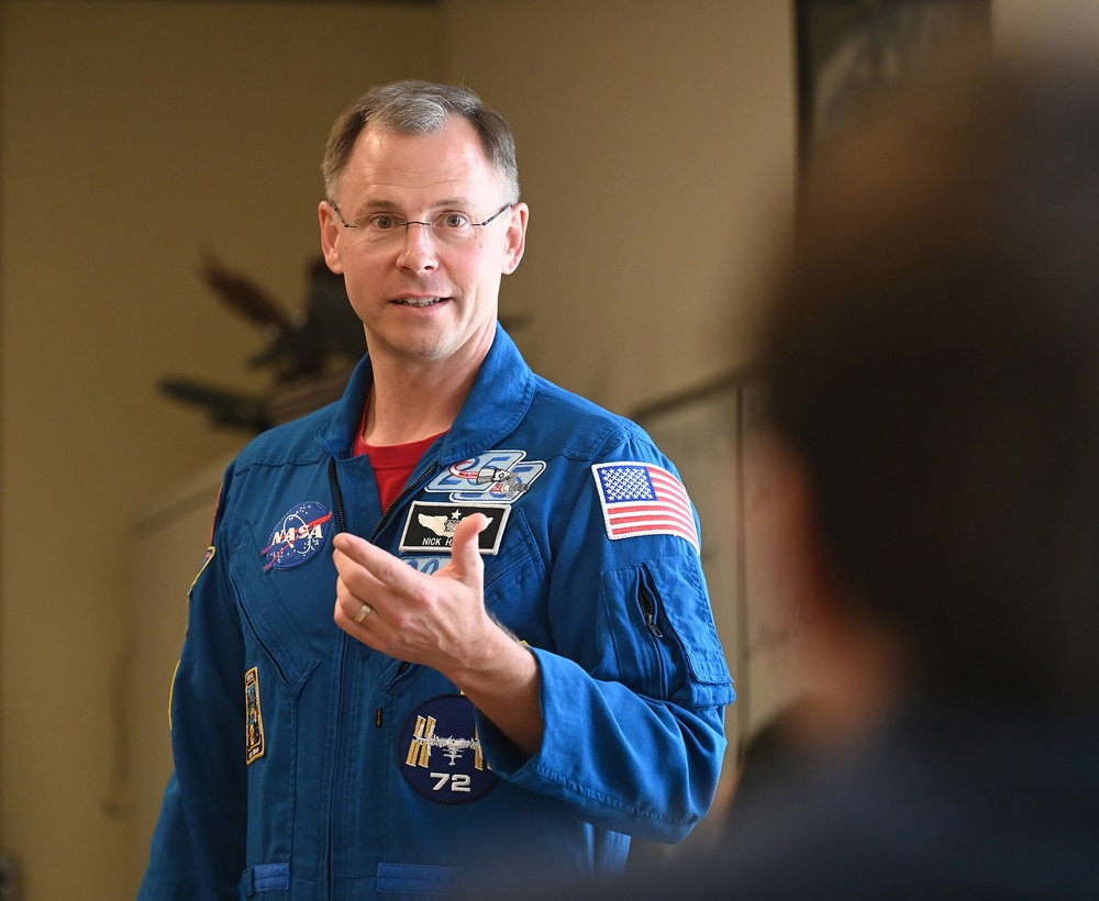 Col Hague Talks with Cadets