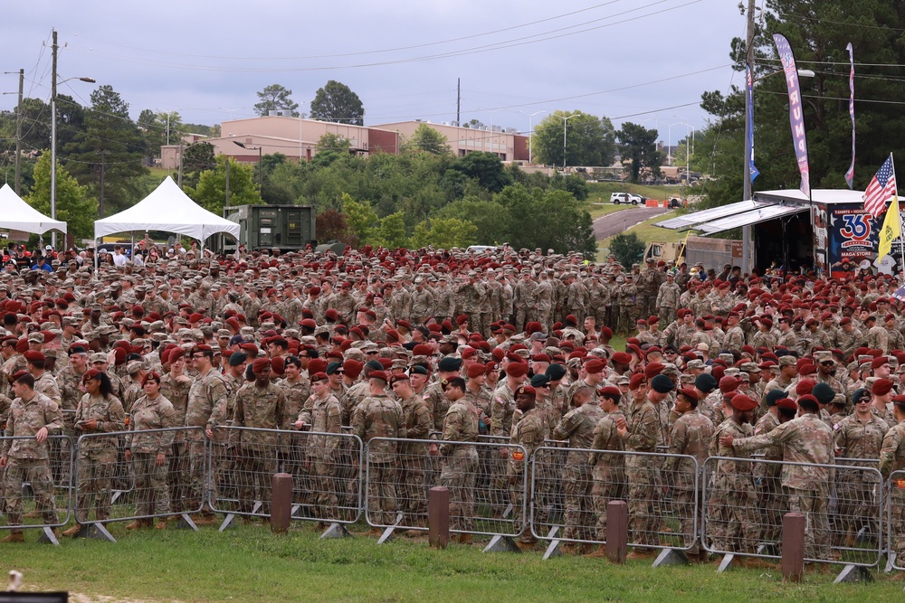 Fort Bragg soldiers amass to see President Donald J. Trump
