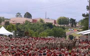 Fort Bragg soldiers amass to see President Donald J. Trump