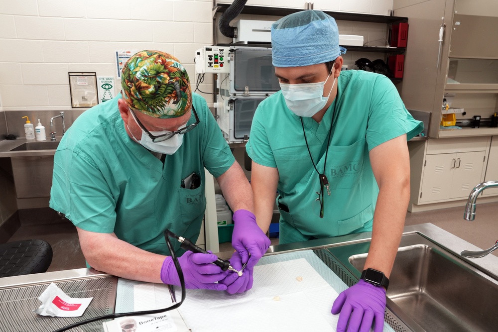 NAMRU San Antonio Researchers Collaborate for Novel Bone Fracture Fixation Technology
