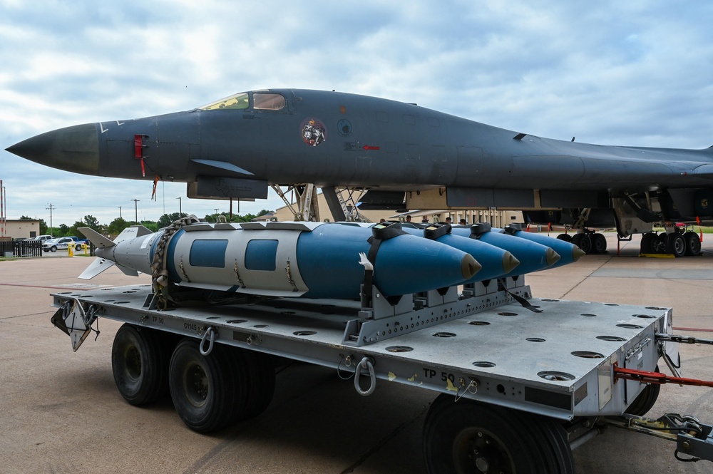 B-1 Veterans return to the Home of the BONE